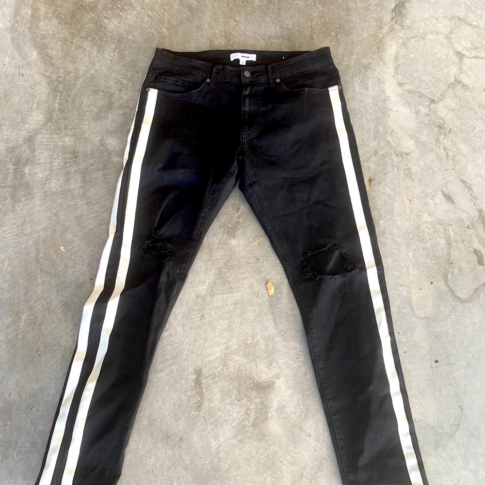 Fashion Nova men ripped skinny jeans